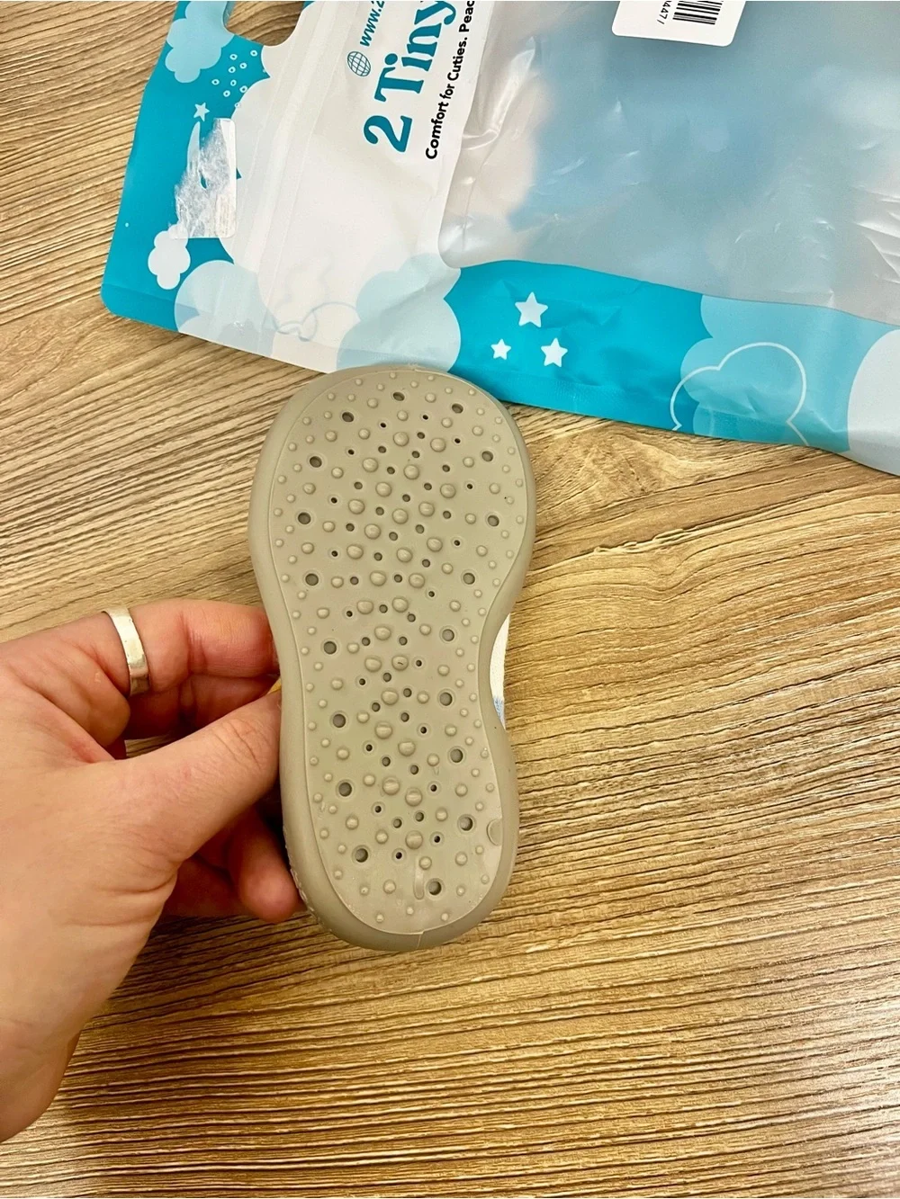 2 Tiny Feet Baby’s first walker soft sole shoes size 12-18 months